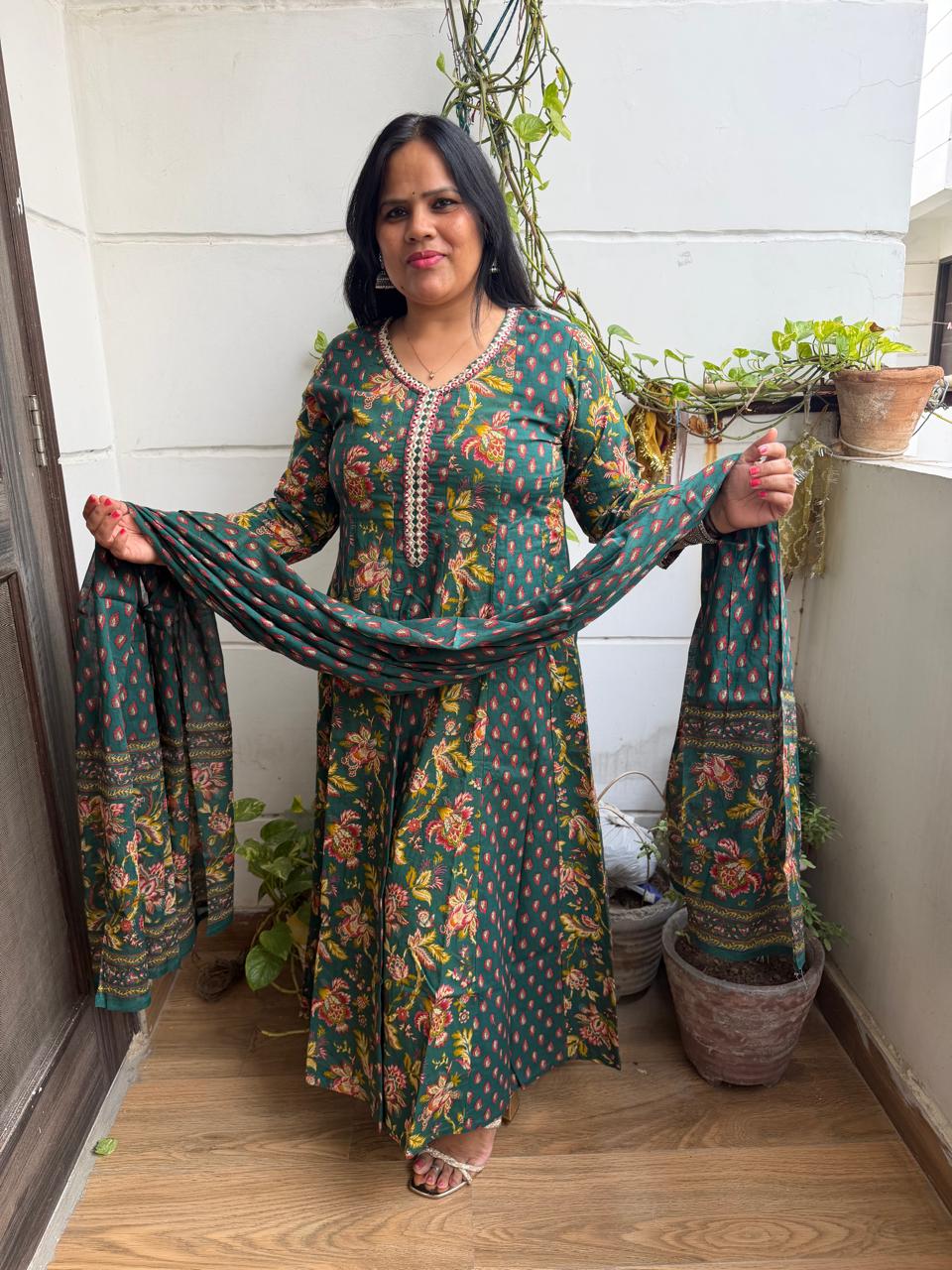 Ruaati Women Mul Cotton Elegant Green Floral Printed Kurta Pant Set with Dupatta