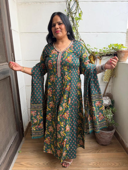 Ruaati Women Mul Cotton Elegant Green Floral Printed Kurta Pant Set with Dupatta