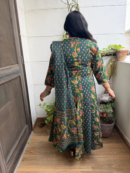 Ruaati Women Mul Cotton Elegant Green Floral Printed Kurta Pant Set with Dupatta