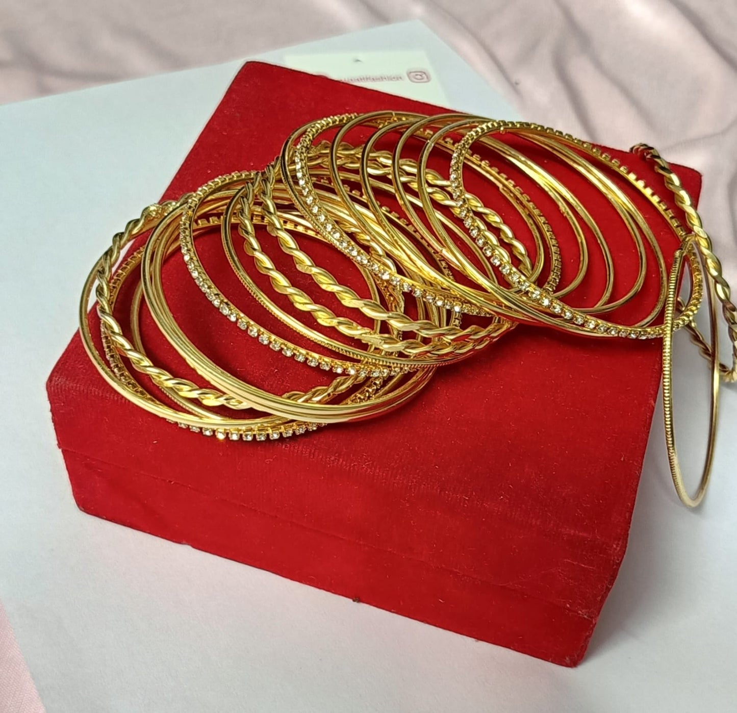 Lovely & Nice Bangles for Ladies, Sizes:2.8, For Women; Base Metal: Glass Plating.