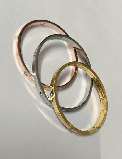 Lovely Rose Gold Bracelet , Single-Screw Closure, Classic Model with 4 Diamonds.