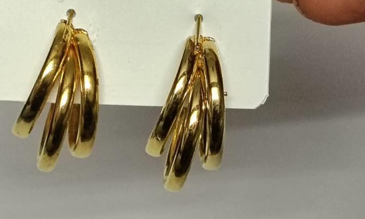 Beautiful Women & Girls Gold Circular Hoop Design Earrings