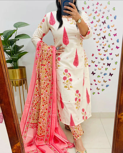 Designer Suit in Mughal/Kalamkari Fusion Azrak Bagru print Kurti pant Dupatta set