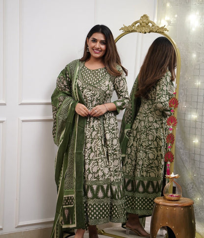 Premium Cotton Suit 3 Pc. Kurti Set With Beautiful Tagai and Kardhana Hand Work