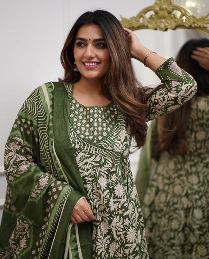 Premium Cotton Suit 3 Pc. Kurti Set With Beautiful Tagai and Kardhana Hand Work