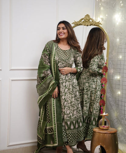 Premium Cotton Suit 3 Pc. Kurti Set With Beautiful Tagai and Kardhana Hand Work