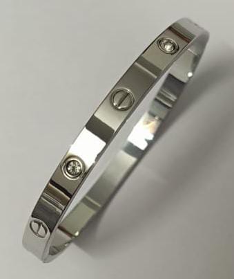 Lovely White Gold Bracelet , Single-Screw Closure, Classic Model with 4 Diamonds.
