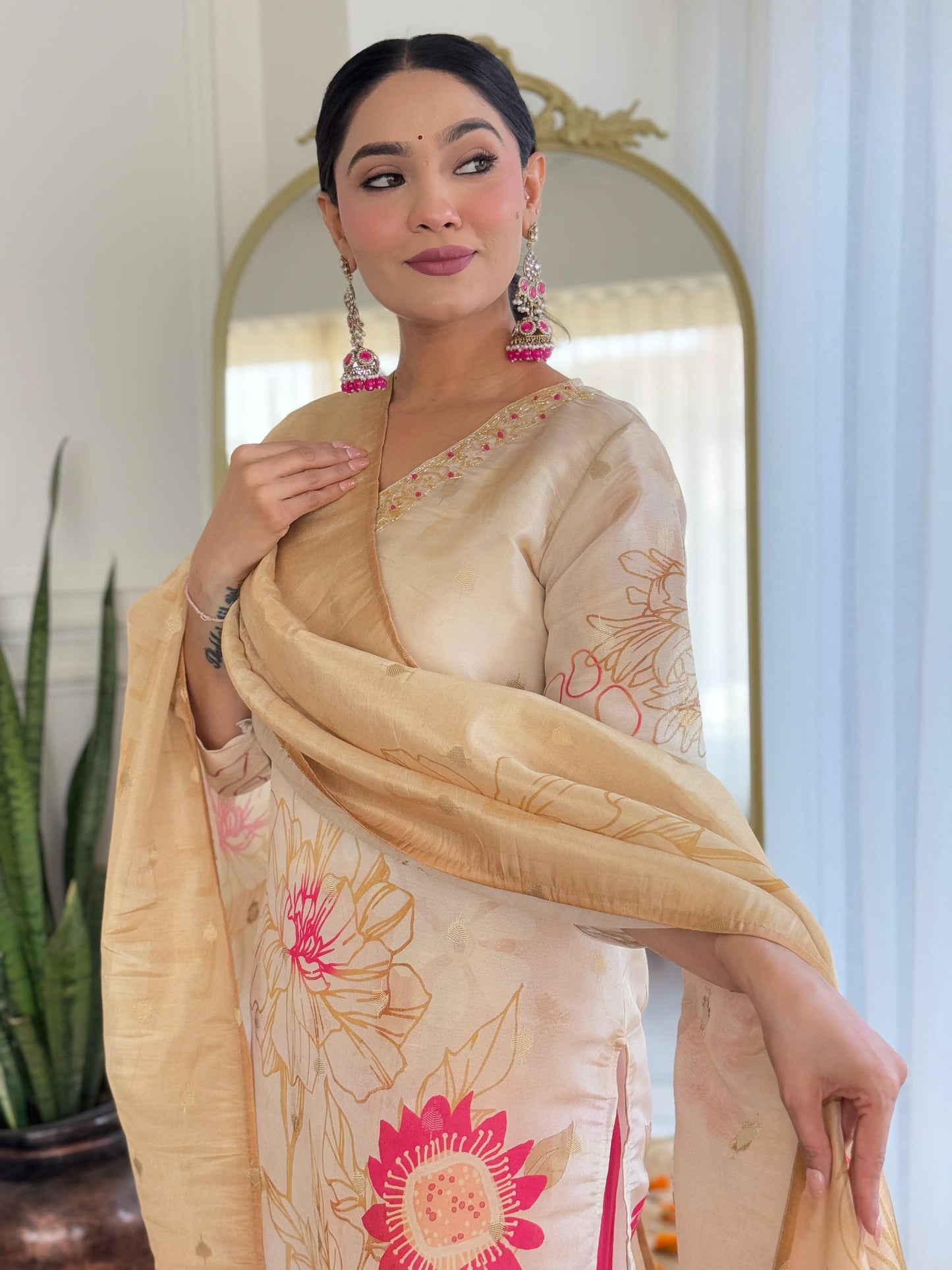 Look stylish Dola Silk Suits with Pant, Dupatta, 3 Pcs Set