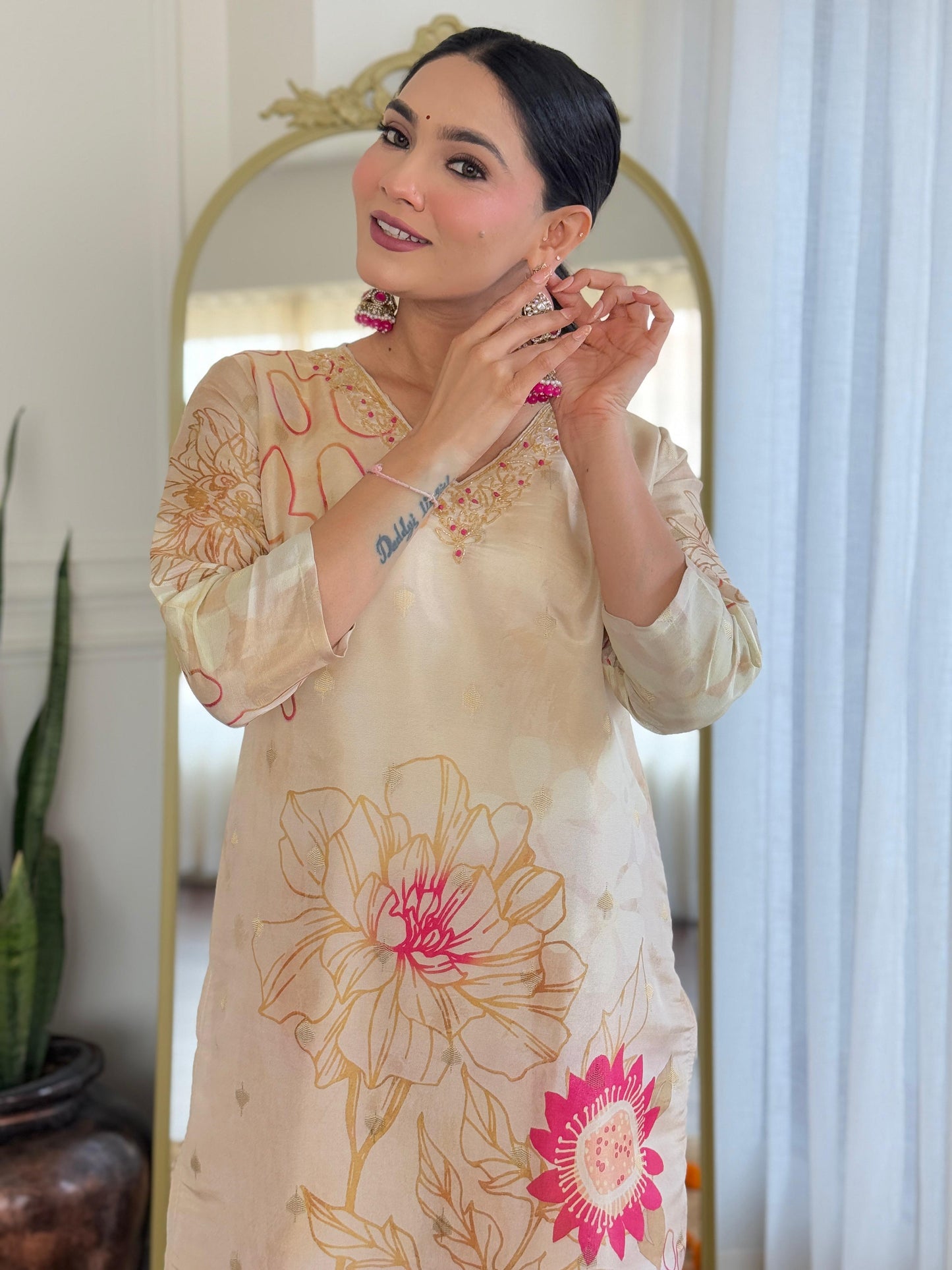 Look stylish Dola Silk Suits with Pant, Dupatta, 3 Pcs Set