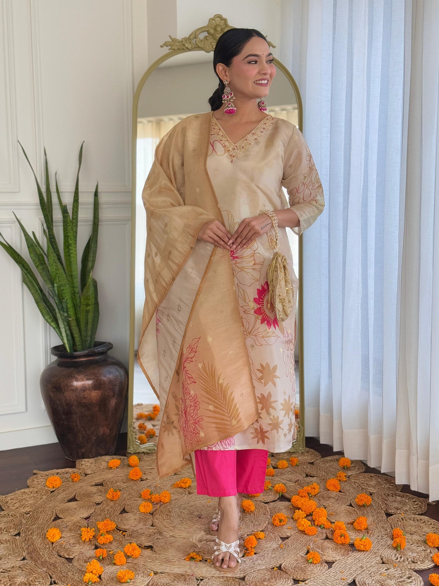 Look stylish Dola Silk Suits with Pant, Dupatta, 3 Pcs Set