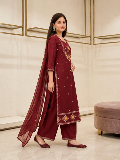 Ruaati Women Stylish Maroon Mul Cotton Ethnic Set with Embroidered Detailing